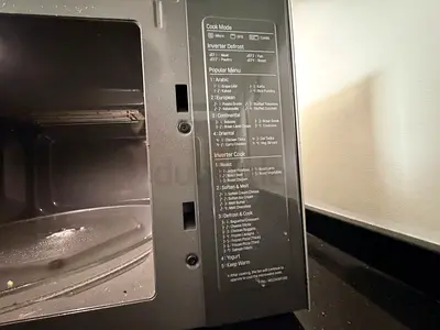 LG 42L Smart Inverter Microwave – Excellent Condition