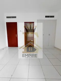 SPACIOUS BRIGHT APPARTMENT//MASTER ROOM NICE WARDROBE//WITH BALCONY// FAMILY BULIDING//FREE GYM &amp