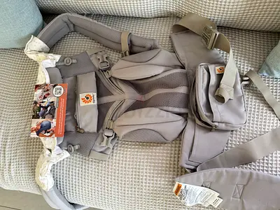 Ergobaby Omni Baby Carrier (neutral grey) - excellent condition