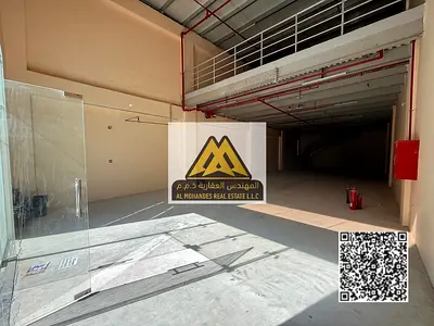 مستودع تجاري بميزانين للإيجار في الجرف الصناعية عجمان بموقع مميز وسهل الوصول قريب من الطرق الرئيسية ومخارج دبي والشارقة مما يجعله مناسباً لمختلف الأنش