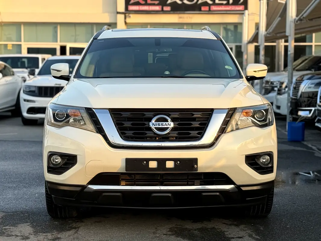 Nissan Pathfinder 2018 — photo 1 of 20