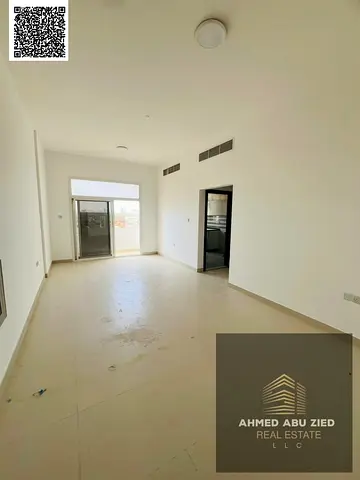 Luxury 2 master-bedroom apartment with a very spacious living room, fully equipped kitchen, and 3 b