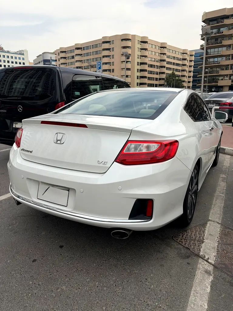 Honda Accord 2015 — photo 1 of 10