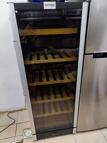 Vestfrost Wine Cooler 147 bottle dual temperature/ Beverage wooden shelf with led lights byiii