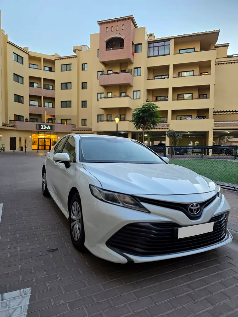 Toyota Camry 2019 — photo 1 of 9