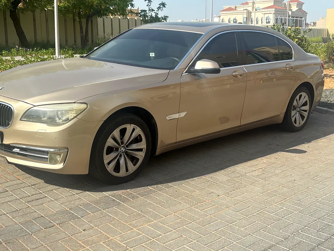 BMW 7-Series 2013 — photo 1 of 6