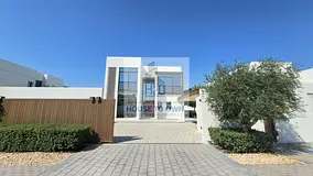 Premium 4BR Villa | Spacious | Landscaped Garden