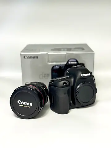 Canon EOS 5D Mark IV Full Set – Excellent Condition – Ready to Use