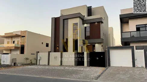 فيلا شارع وسكه ومسبح خاص طابقين وروف 5 غرف بسعر مميز شامل رسوم الكهرباء والمياه و المكيفات في أرقي مناطق عجمان تملك حر لجميع الجنسيات