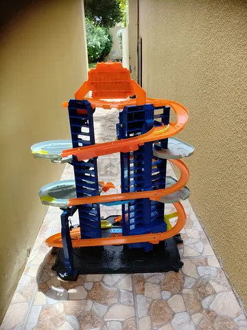 Multi-level Spiral Car Track Playset - Good Used Condition