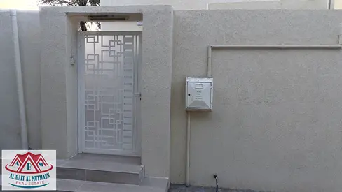 بيت خمسة غرف نظيف مع التكييف في الجزات