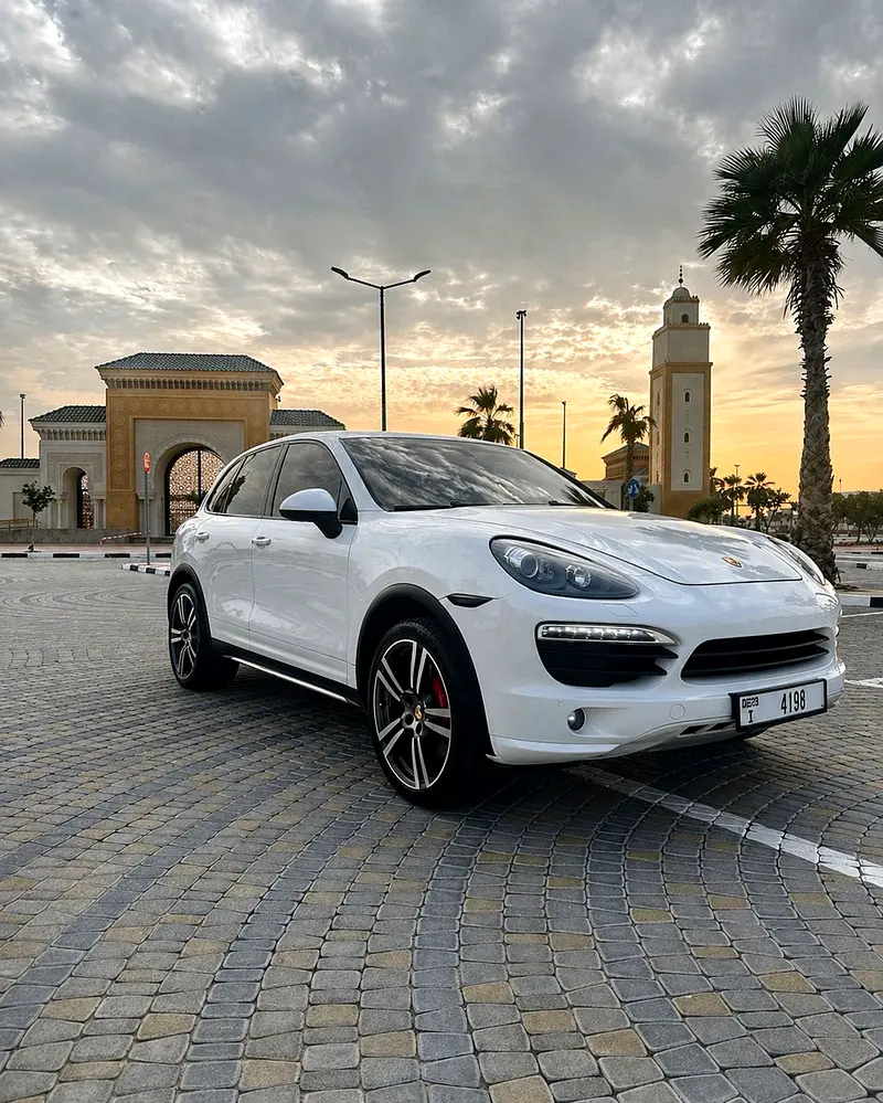 Porsche Cayenne 2013 — photo 1 of 19