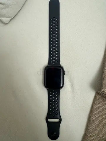 Apple Watch 5 (GPS+Cell) Space Gray Aluminum Case 44mm with black sport band good working condition