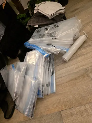 20x Premium Vacuum Storage Bags Set + Pump – NEW – Perfect for Travel