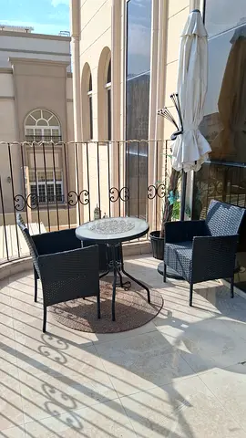 Outdoor Wicker Patio Table and 2 Chairs Set with Parasol/ Umbrella