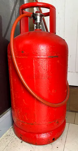 Gas cylinder (Dubai - Medium size)