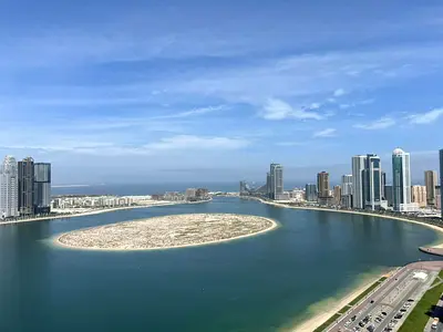 2 بلكونة باطلاله بحريه رائعه +غرفه خادمة + درسينج +جيم ومسبح + باركينج مجاني + تكييف مجاني