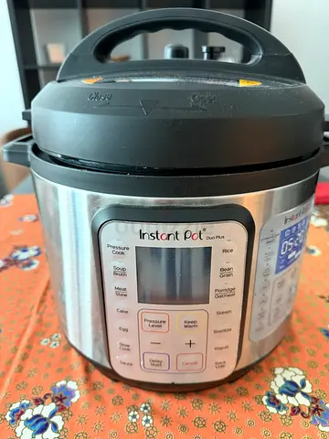 Instant Pot Duo 6-in-1 Electric Pressure Cooker (6L) - Used