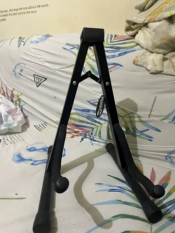 Guitar stand