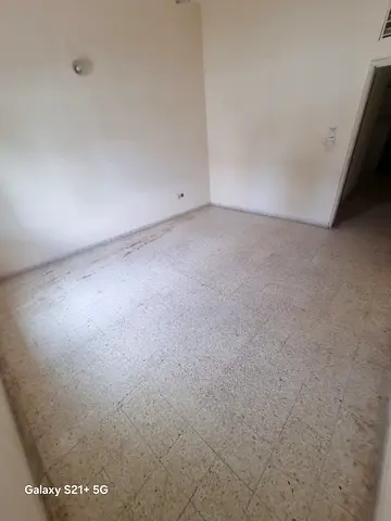 للإيجار في الشارقة – منطقة المناخ متوفر استوديو بمساحة كبيرة في موقع مميز قريب من جميع الخدمات. مناسب للموظفين والعائلات. 🔹 استوديو مساحة كبيرة 🔹 مو