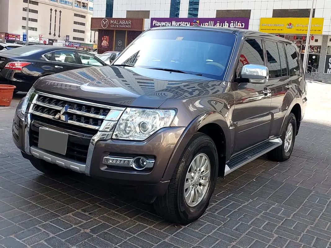 Mitsubishi Pajero 2015 — photo 1 of 12