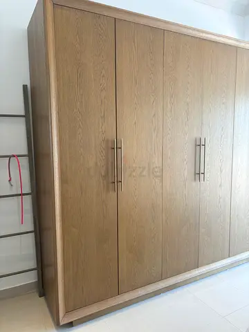 Wardrobe in veneer