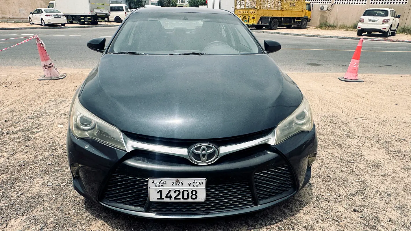 Toyota Camry 2016 — photo 1 of 13