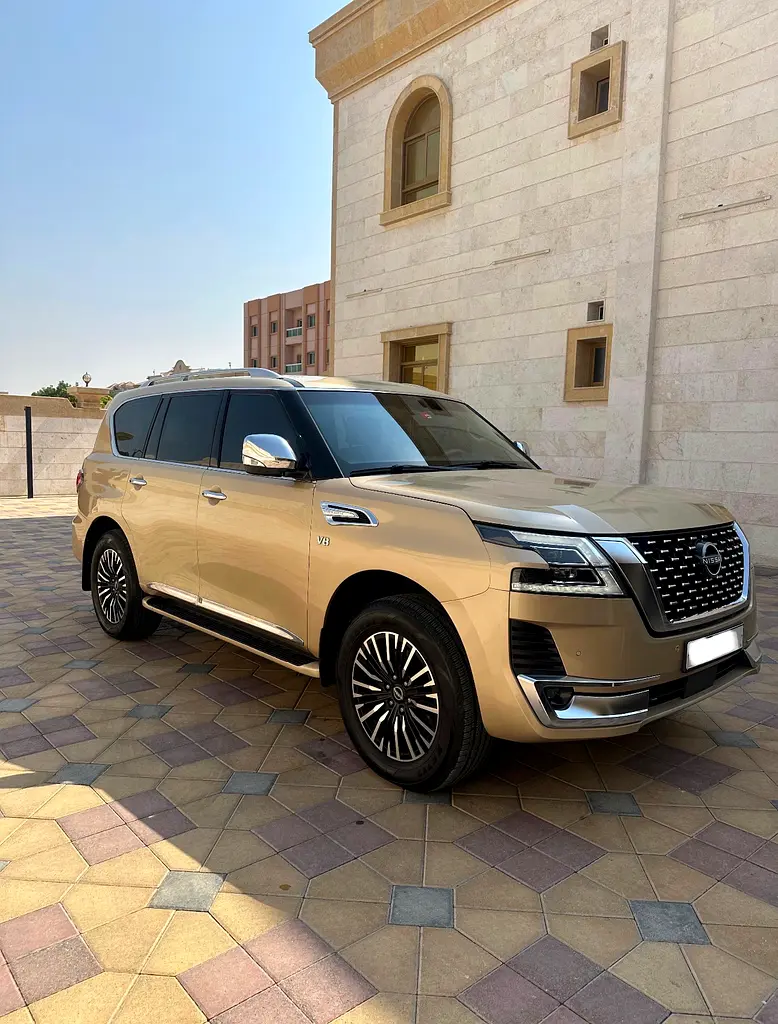 Nissan Patrol 2012 — photo 1 of 10