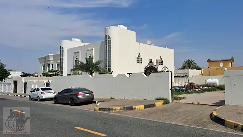 للبيع فلتان (توين) بمنطقة الجزات ضاحية الرقة –الشارقة-موقع مميز تطل على شارع قار.
