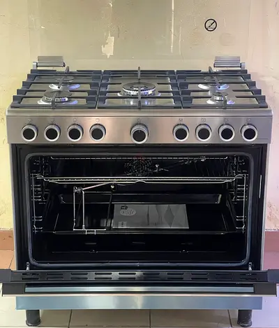 bosch latest model gas Cooker 5 burner 90 / 60 cm
