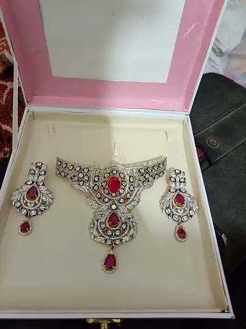 For sale nice necklace artificial colour 100% guarantee lifetime colour is not gun very good quality