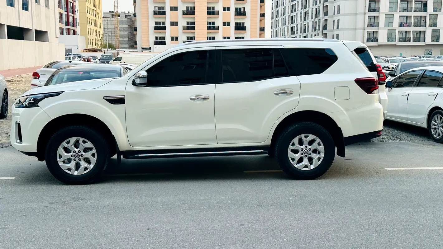 Nissan Xterra 2023 — photo 1 of 14