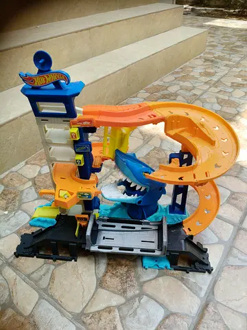 Hot Wheels Shark Track Playset with Looping Ramp — Used