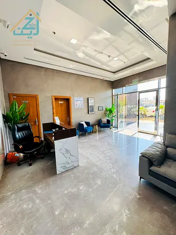 صالة جديدة مكونة من غرفتين نوم للإيجار في برج النعيمية الأول بعجمان