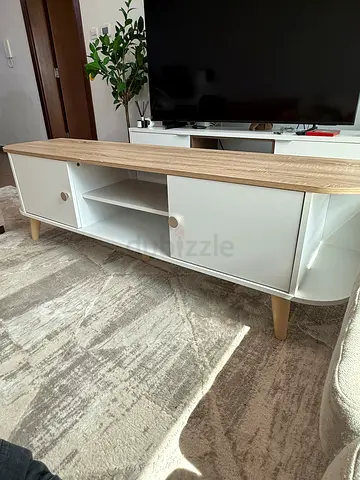 White Wood TV cabinet / stand - Excellent Condition