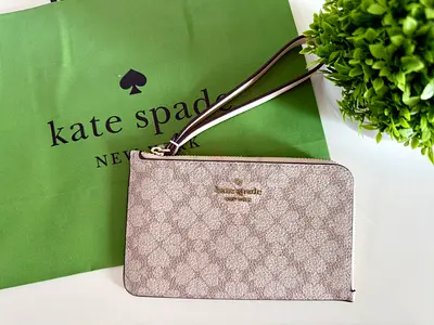 Kate Spade New York Lucy Spade Flower Medium L-Zip Wristlet
