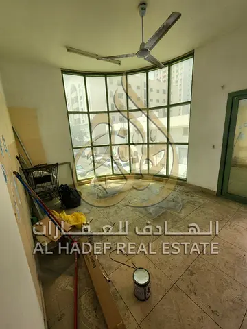 للإيجار في الشارقة – ميسلون | شقة عائلية واسعة 3 غرف وصالة ✨ 🏡 فرصة مميزة للسكن في منطقة ميسلون 🌆، واحدة من المناطق الهادئة والمناسبة للعائلات 👨‍👩