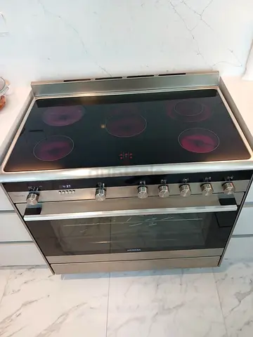 Siemens new model Electric cooker like new little used perfect working delivery with warranty