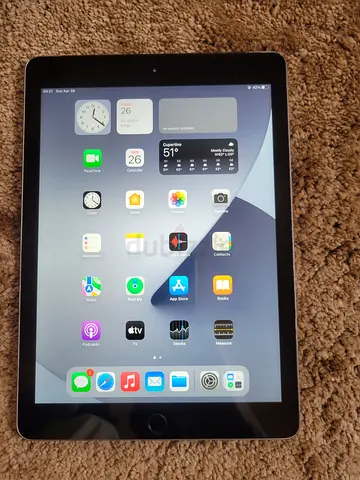 ipad 5th generation  32GB sim and wifi  ( fixed price)
delivery  available