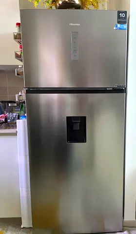 Hisense Stainless Steel Top Freezer Refrigerator with Water Dispenser - Excellent Condition