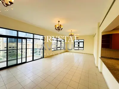 شقة فسيحة من 3 غرف نوم | النخيل 3 | إطلالات متعددة من الشرفات