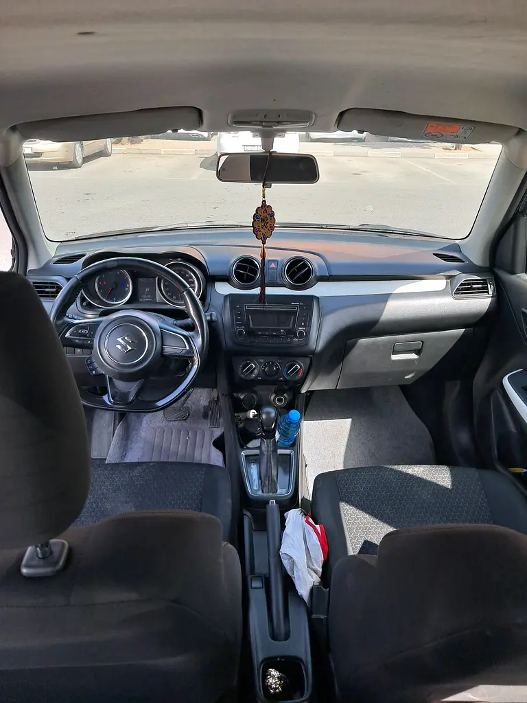 Suzuki Swift 2018 — photo 1 of 6