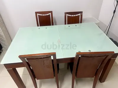 Expandable Dining Table with Glass Top – 6 Seater
