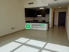 Huge Studio| Ready to Move in| Mid Floor|