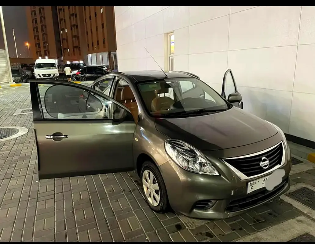 Nissan Sunny 2013 — photo 1 of 5