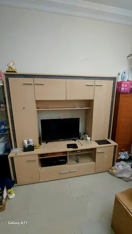 Tv cabinet with 32nikai Tv