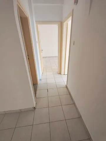 فرصة مميزة للإيجار السنوي في الشارقة – أم الطرافة  إذا كنت تبحث عن شقة مريحة بموقع حيوي وسعر مناسب فهذه فرصة لا تعوض. شقة مميزة مناسبة للعائلات تقع في