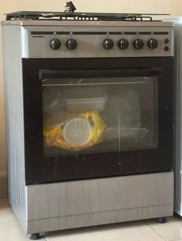 Used freestanding gas cooker with oven - good working condition