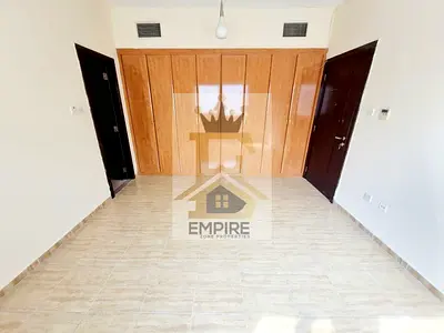 Prime location spacious apartment maintenance free wardrobe bedroom close to Dubai