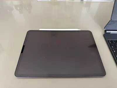 Apple iPad Pro with Apple Pencil  Magic Case (Good condition)